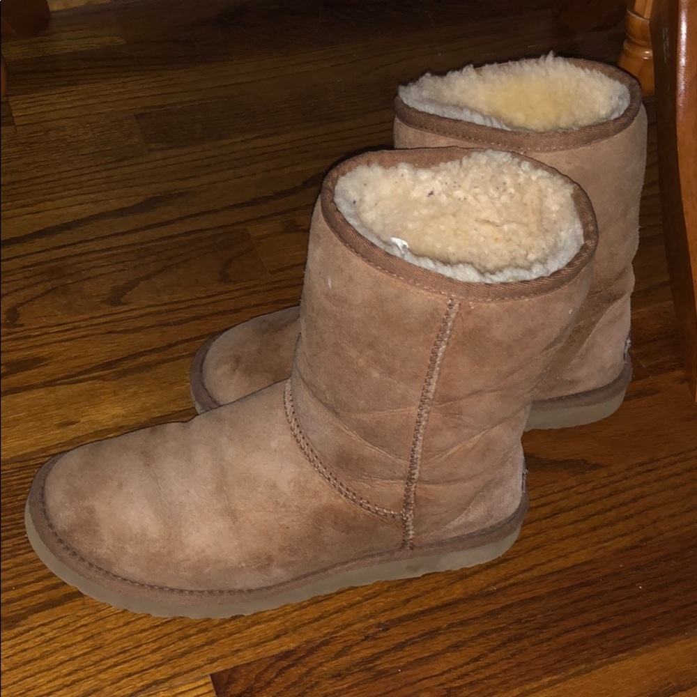Used Ugg Classic II genuine shearling lined boot